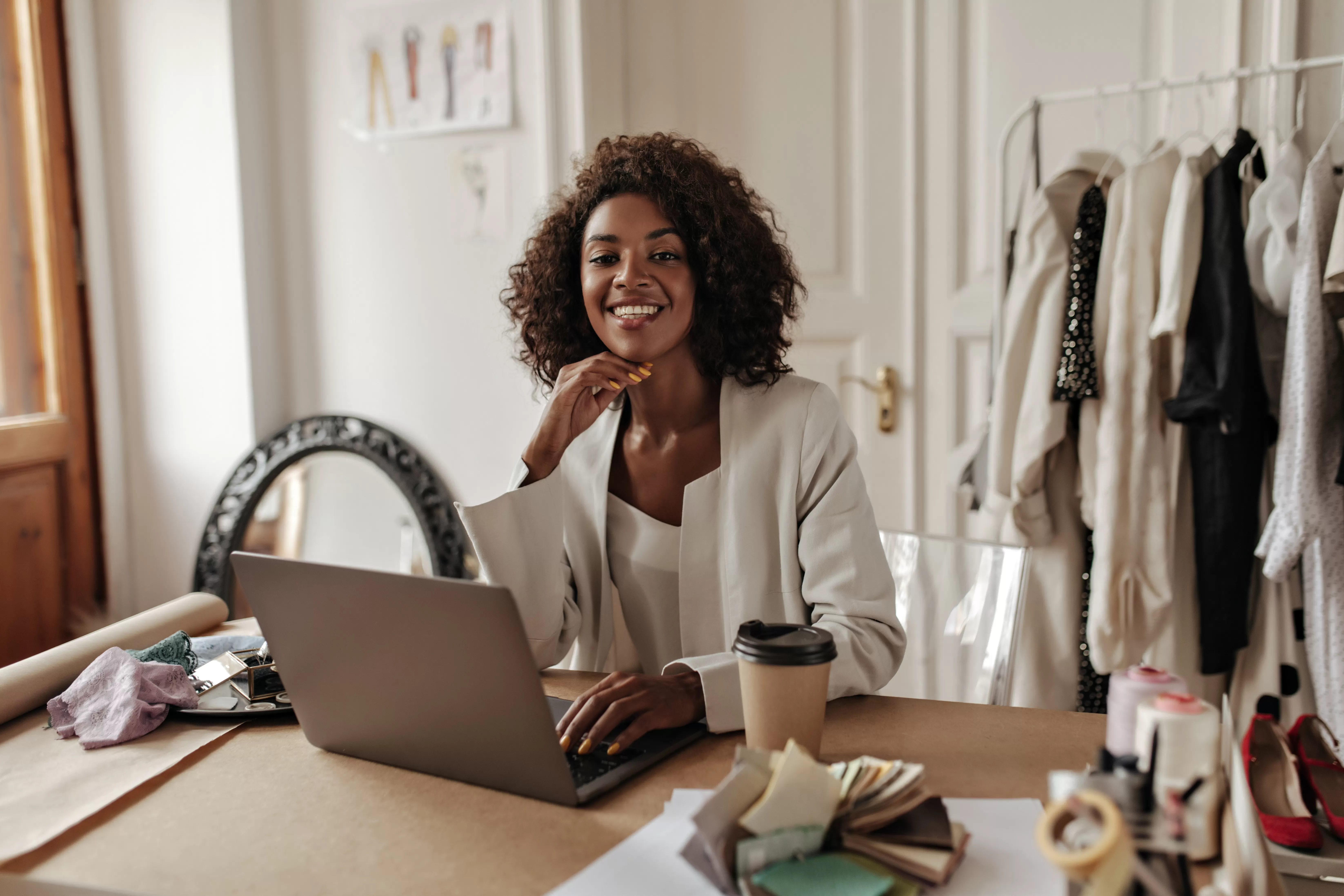 30% das Empreendedoras da Trilha de Tração do Empreendedoras Tech se autodeclaram negras.  Iniciativa do governo federal fortalece a inclusão racial no empreendedorismo tecnológico e amplia a presença de mulheres em negócios inovadores.