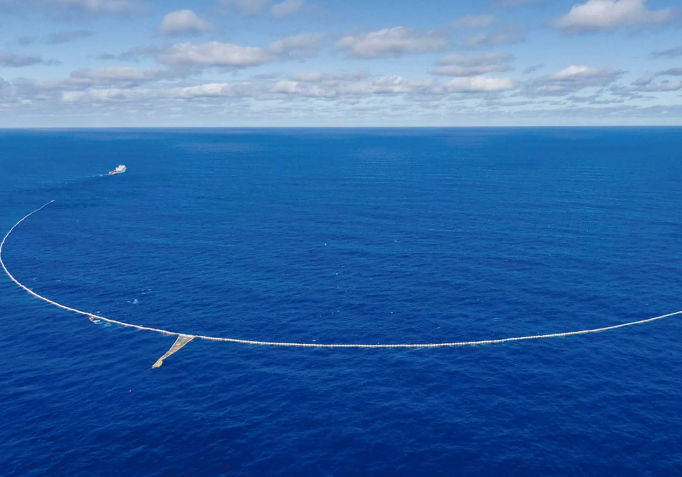 The Ocean Cleanup alcança marca histórica na retirada de plástico dos oceanos, 45 milhões de quilos de lixo